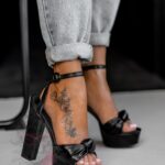 Sandały na słupku Madam Pobia czarne