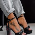 Sandały na słupku Madam Pobia czarne