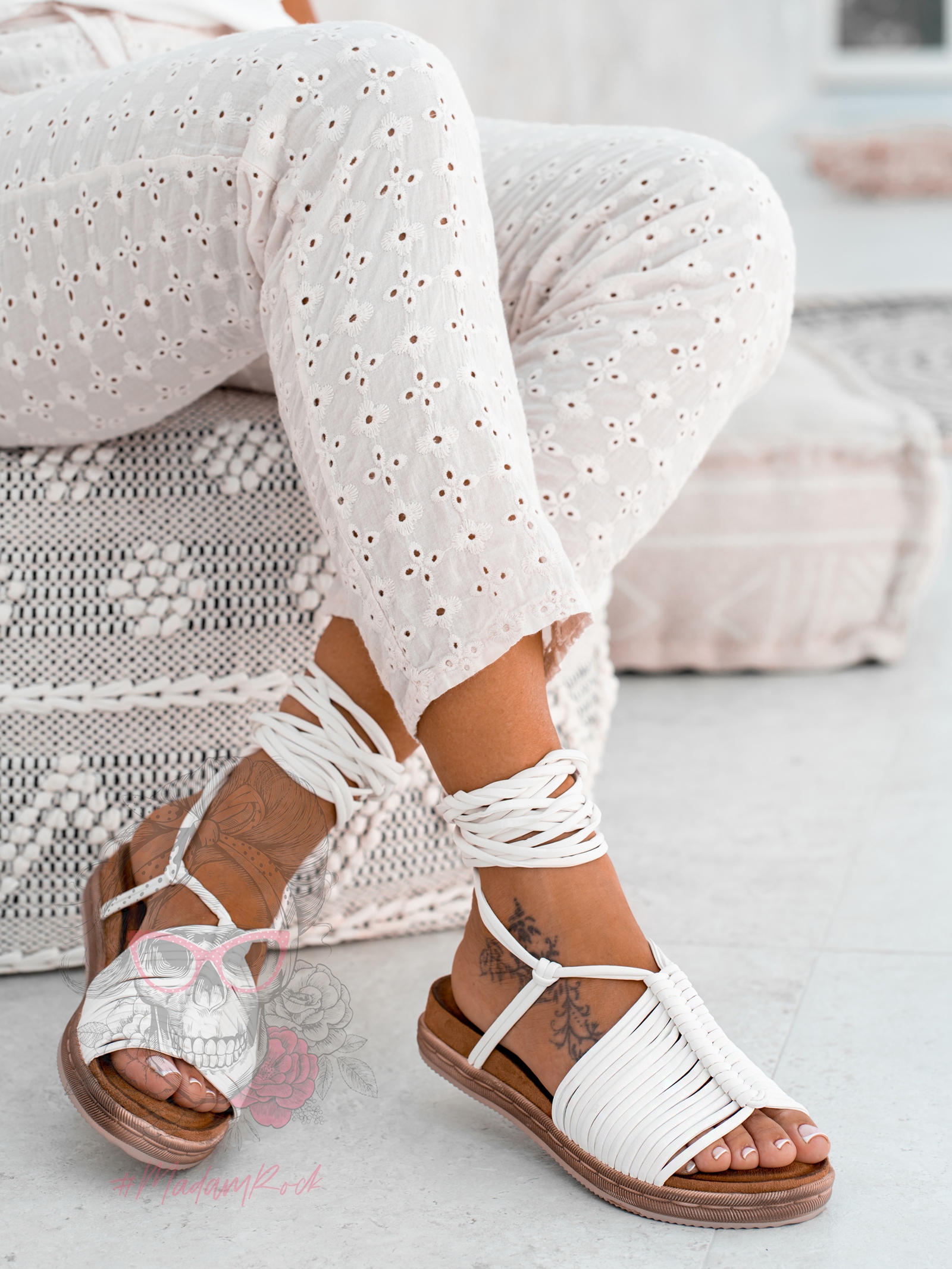 Sandały wiązane Madam Pago białe