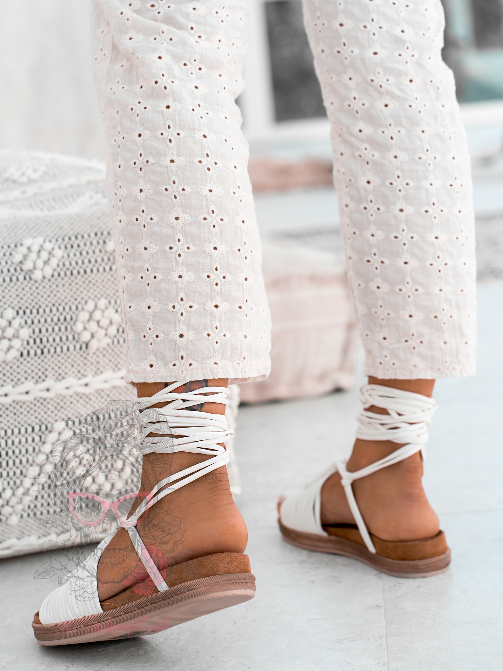 Sandały wiązane Madam Pago białe