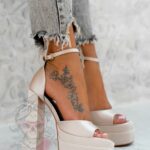 Sandały na słupku Madam Huch beżowe