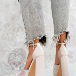 Sandały na słupku Madam Huch beżowe