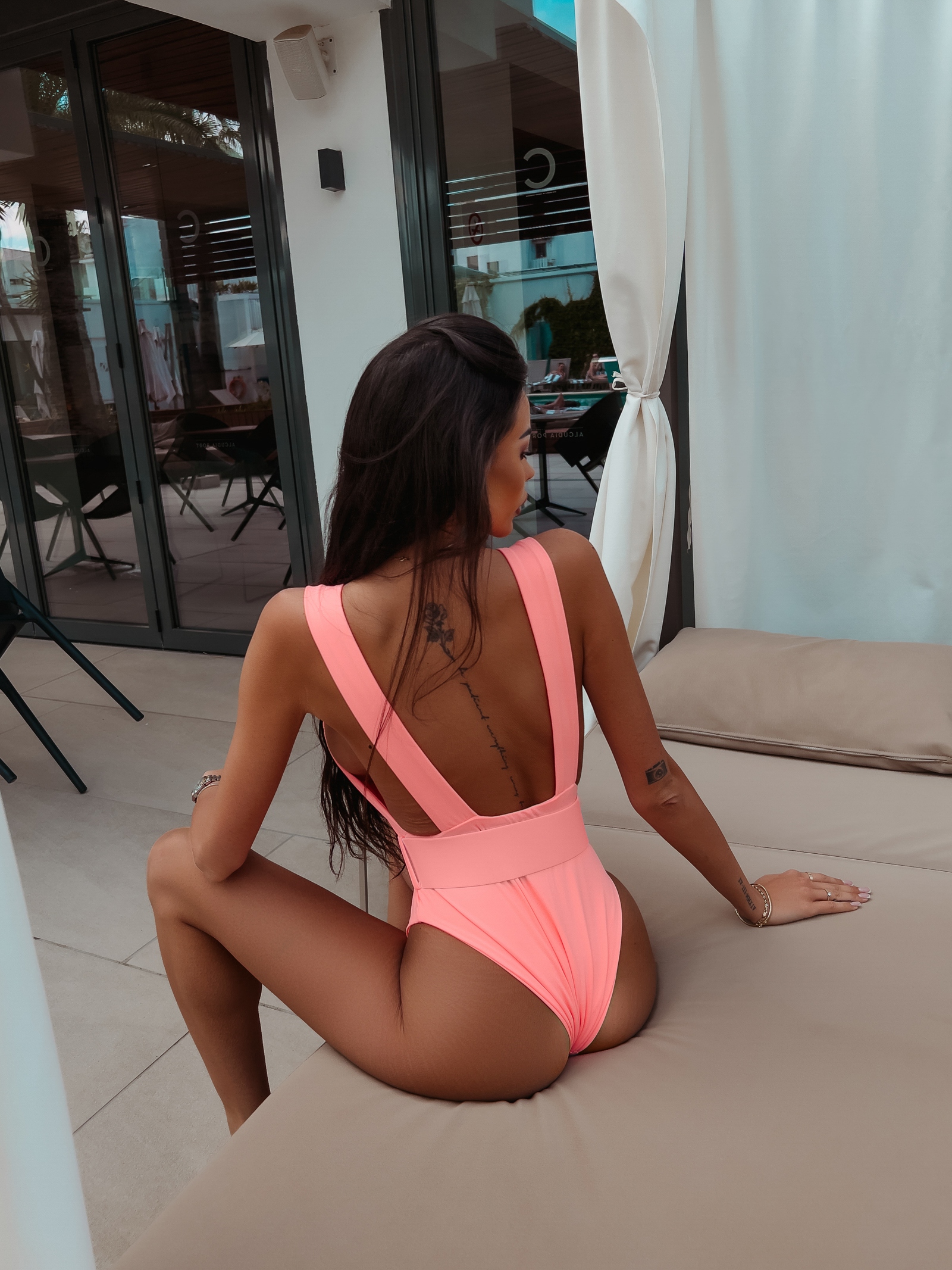 Kostium kąpielowy jednoczęściowy z paskiem Palos Ola Voga łososiowy