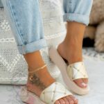 Klapki skórzane Madam Apart złote z jasną podeszwą