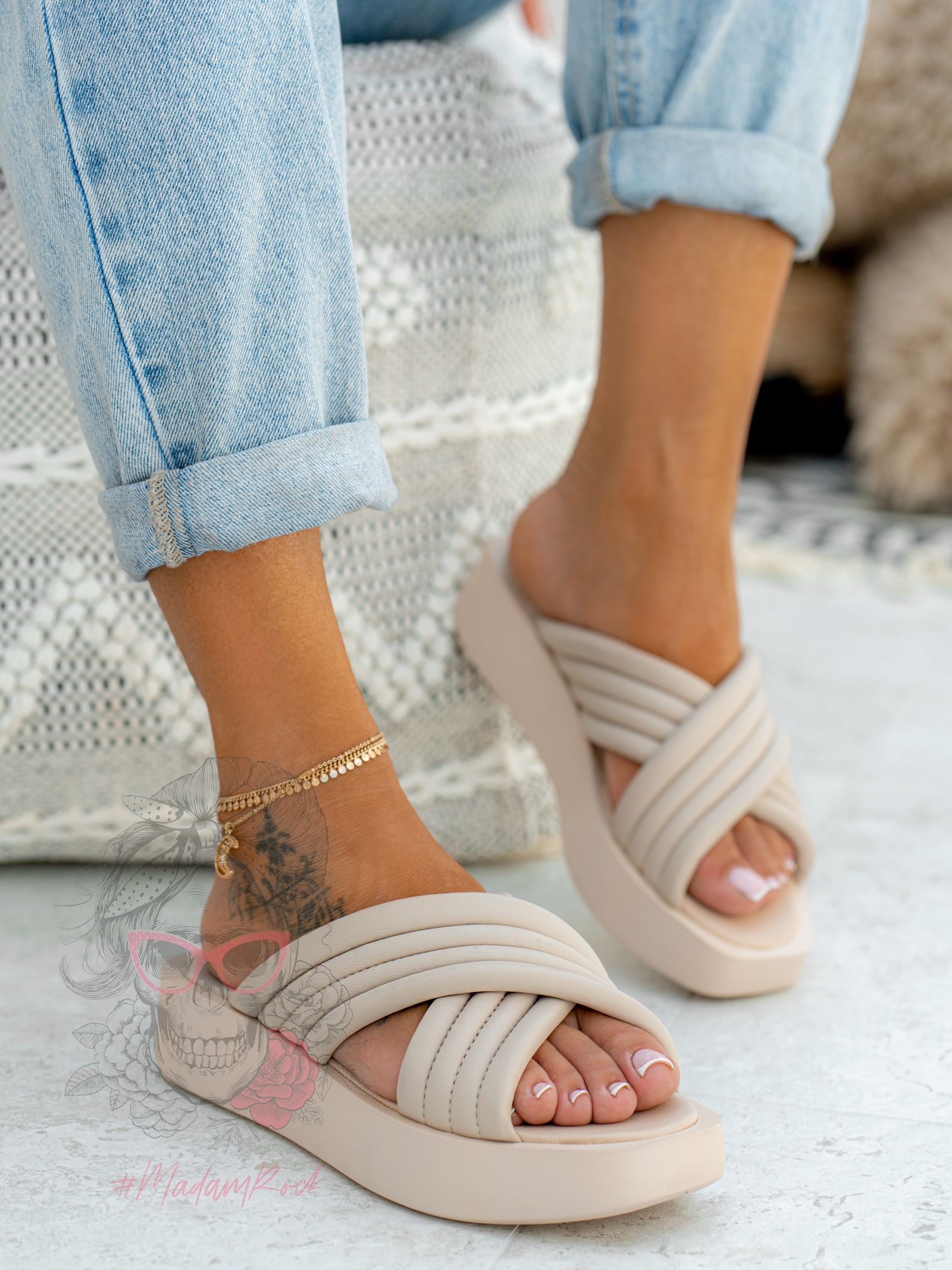 Klapki na platformie Madam Iksi beżowe Klapki na platformie Madam Iksi beżowe