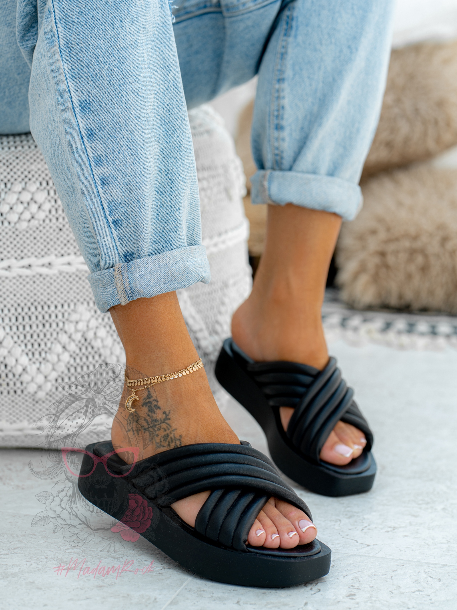 Klapki na platformie Madam Iksi czarne Klapki na platformie Madam Iksi czarne