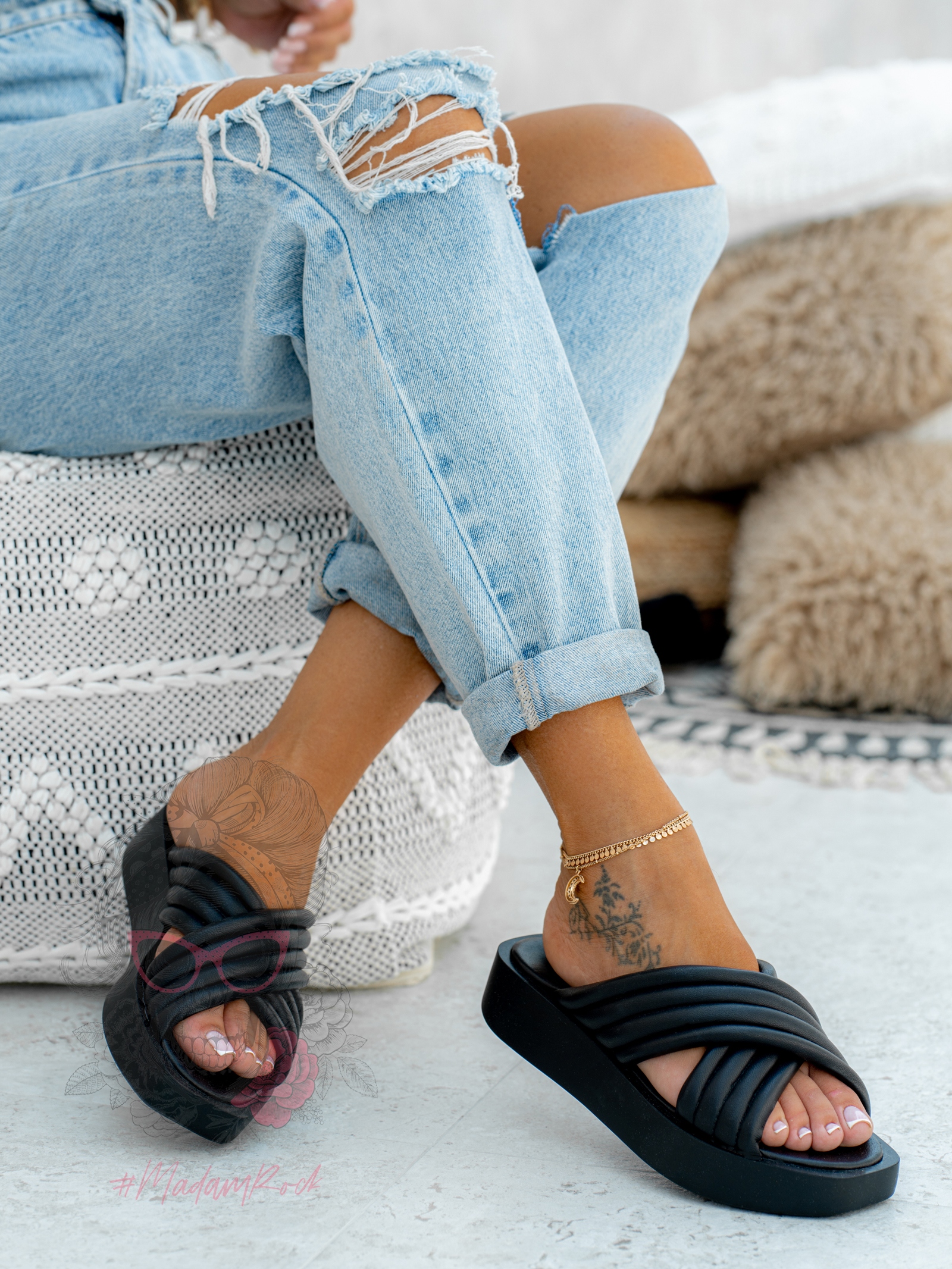 Klapki na platformie Madam Iksi czarne Klapki na platformie Madam Iksi czarne