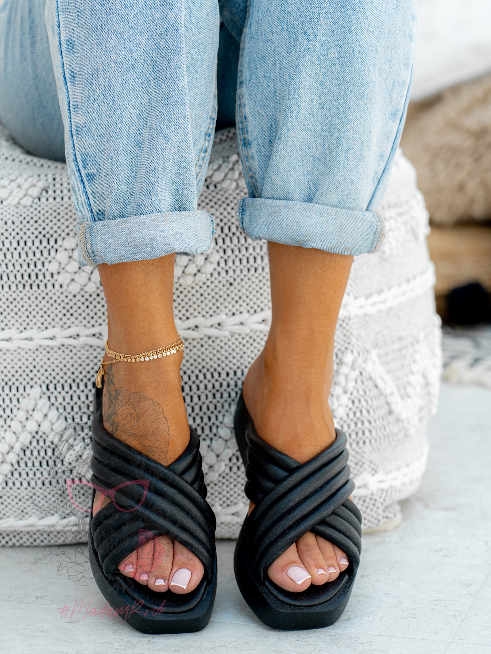 Klapki na platformie Madam Iksi czarne Klapki na platformie Madam Iksi czarne