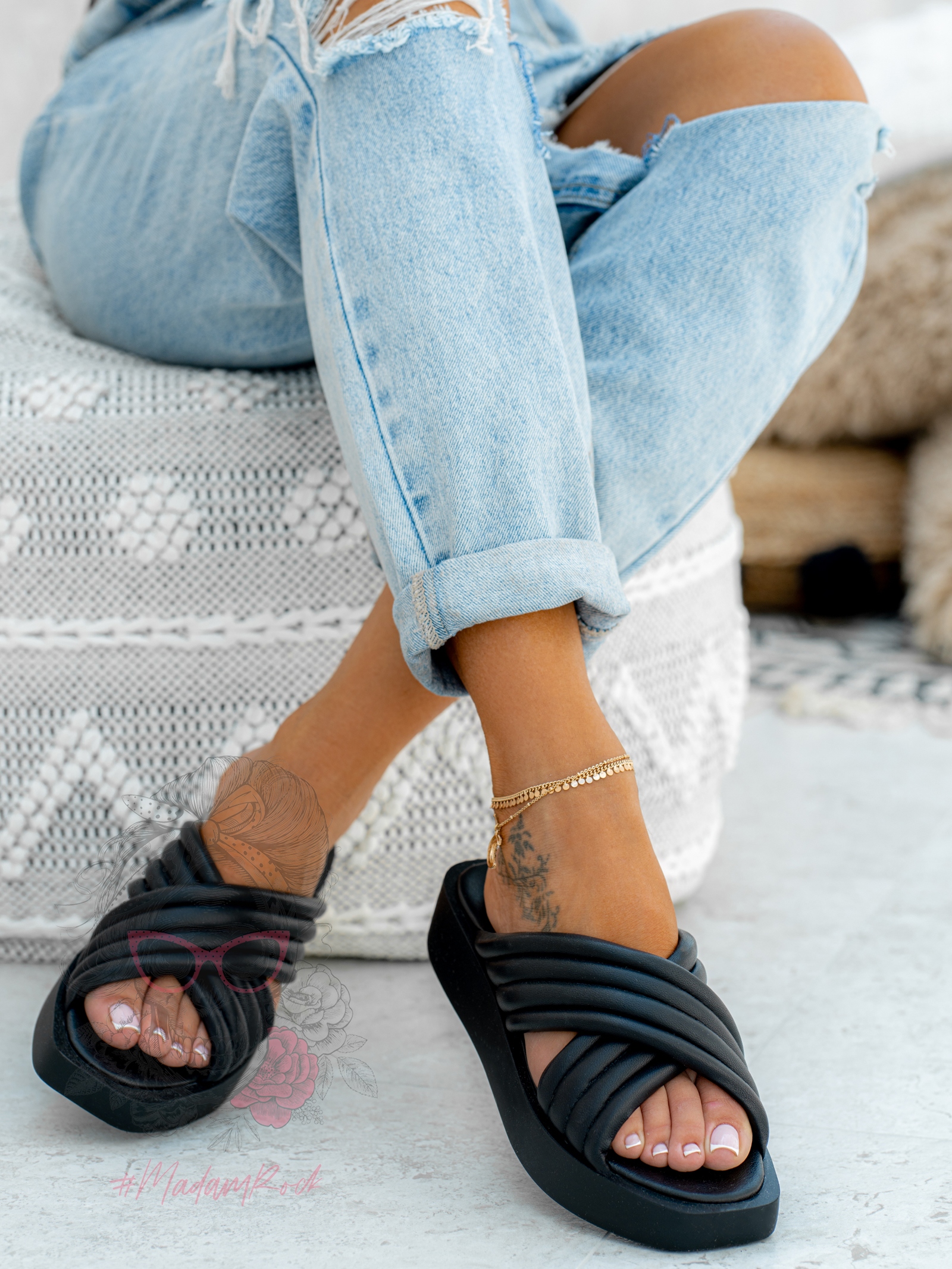 Klapki na platformie Madam Iksi czarne Klapki na platformie Madam Iksi czarne