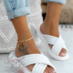 Klapki na platformie Madam Iksi białe