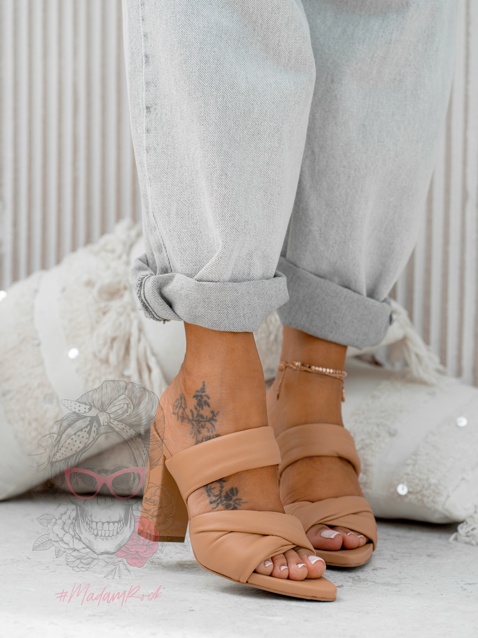 Klapki skórzane Madam Cames beżowe