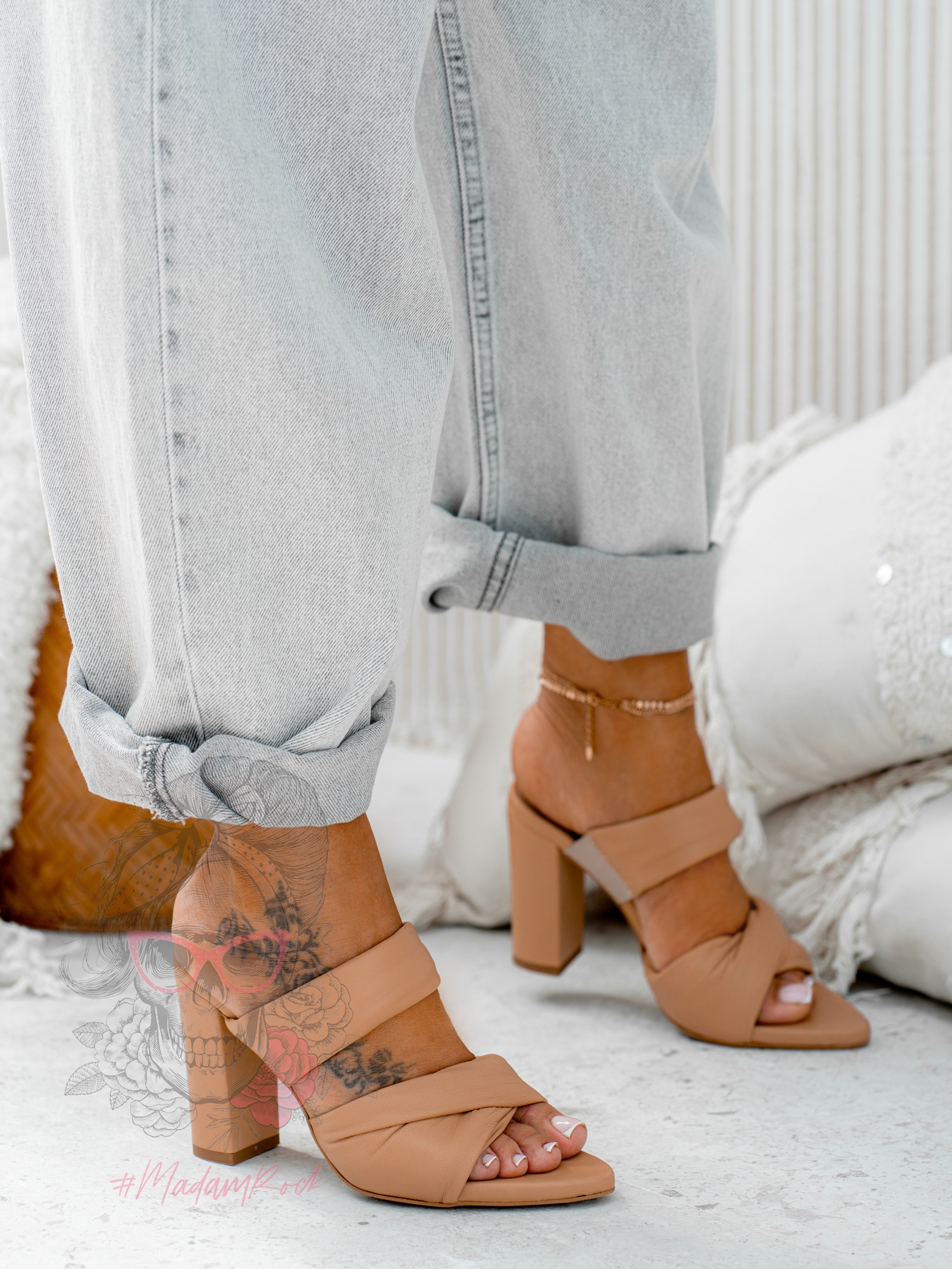 Klapki skórzane Madam Cames beżowe