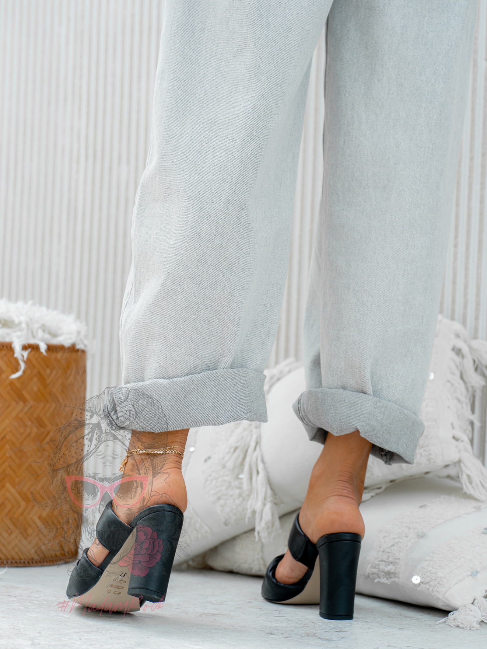 Klapki skórzane Madam Cames czarne