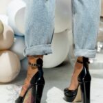 Czółenka lakierowane na słupku Madam Guees czarne