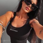 Top dopasowany June Ola Voga czarny