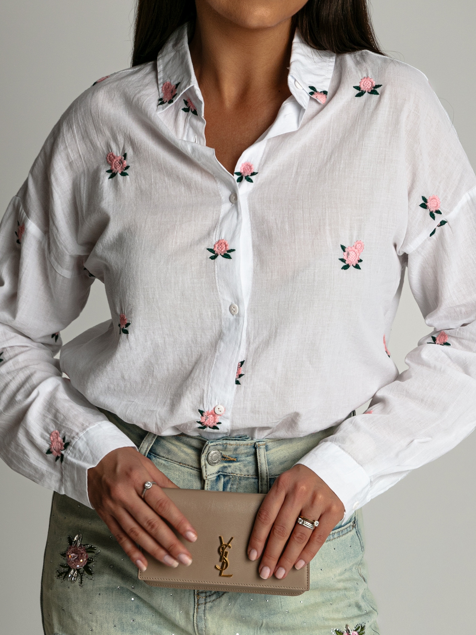 Koszula muślinowa w różyczki Amija biała