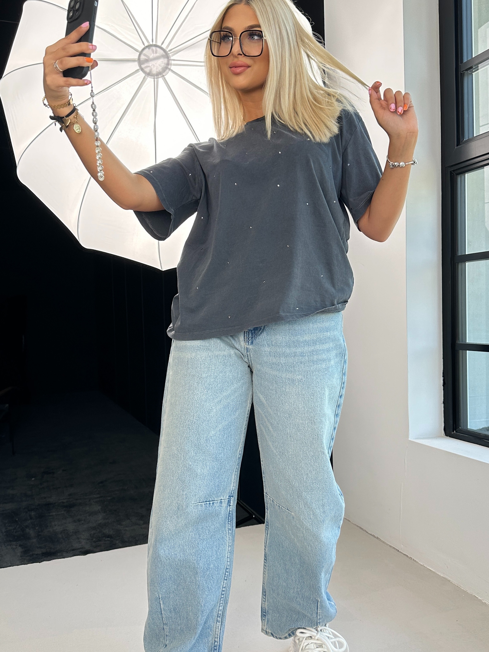 T-shirt dekatyzowany z cyrkoniami Berbo grafitowy