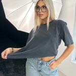 T-shirt dekatyzowany z cyrkoniami Berbo grafitowy