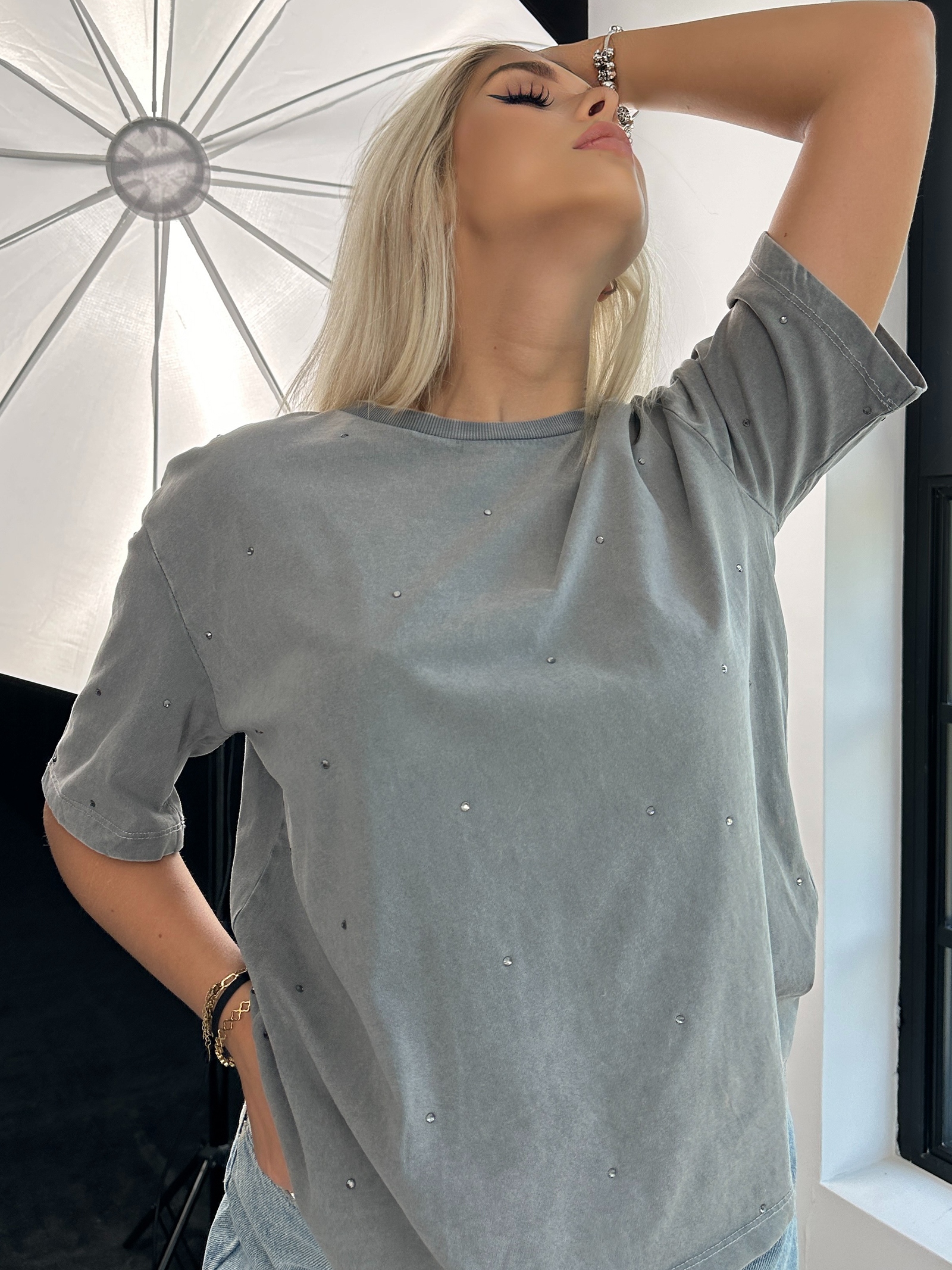 T-shirt dekatyzowany z cyrkoniami Berbo szary T-shirt dekatyzowany z cyrkoniami Berbo szary