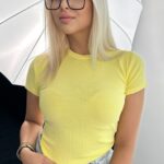 T-shirt prążkowany Mellody żółty
