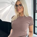 T-shirt prążkowany Mellody brązowy