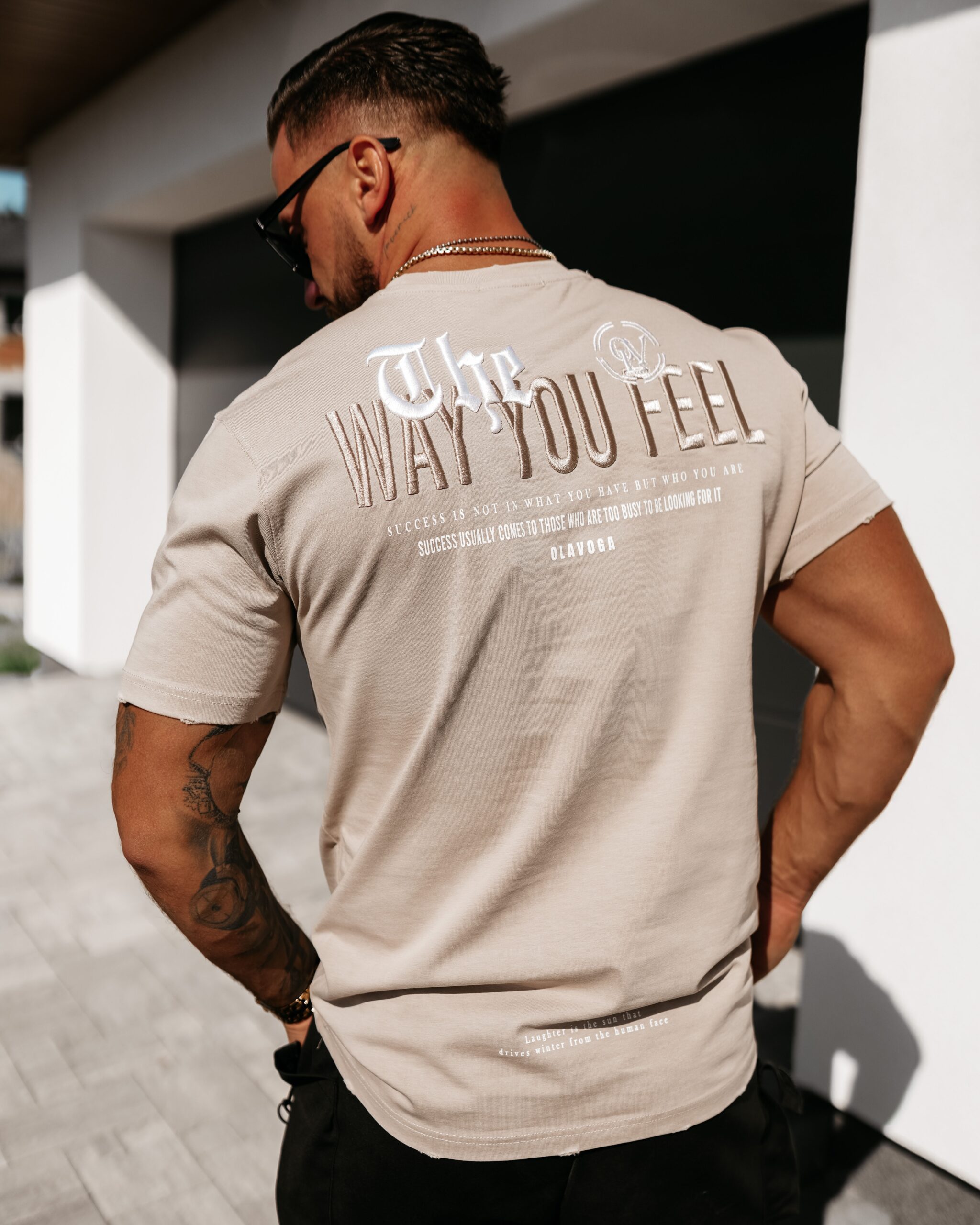 T-shirt męski z nadrukiem Feel Ola Voga beżowy