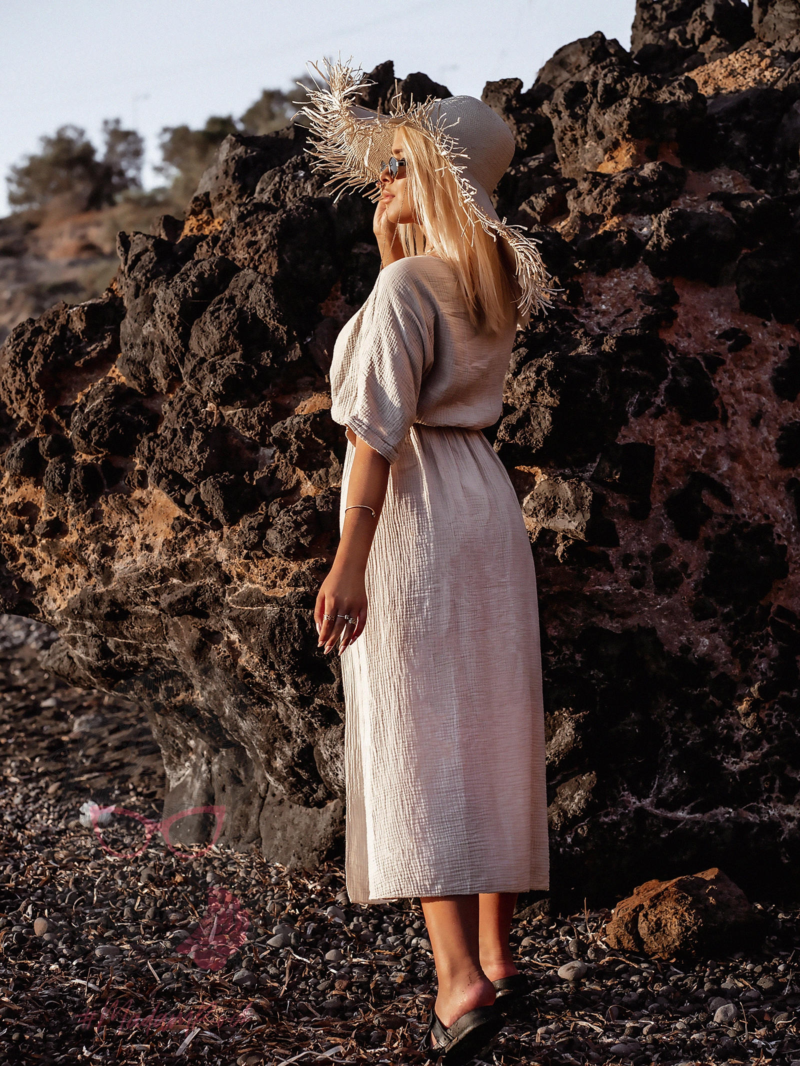 Sukienka muślinowa Doul beżowa Sukienka muślinowa Doul beżowa