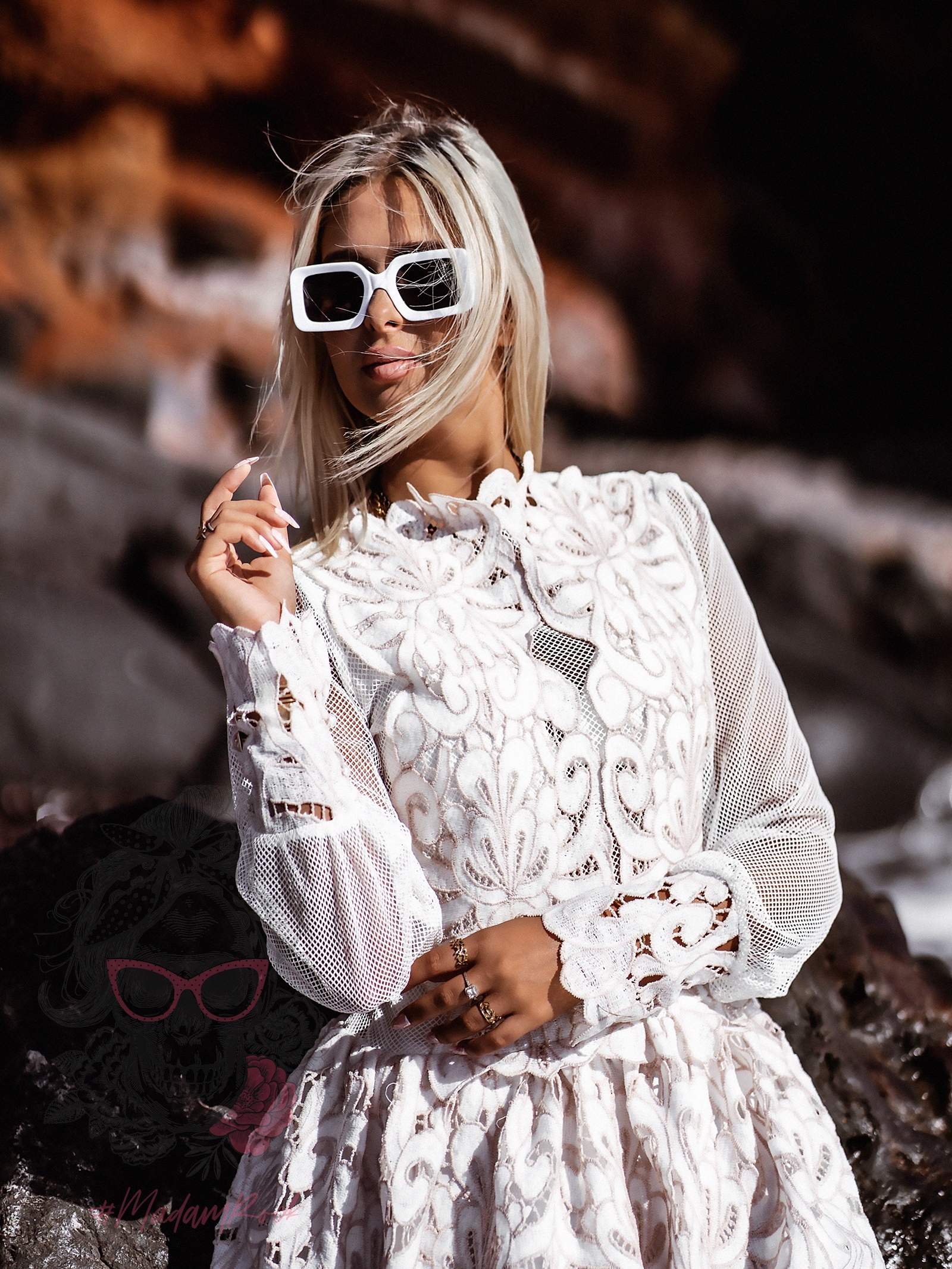 Sukienka gipiurowa z siatką Lalla beżowo-biała Sukienka gipiurowa z siatką Lalla beżowo-biała