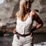 Komplet ażurowy top + spodenki Lasel biały