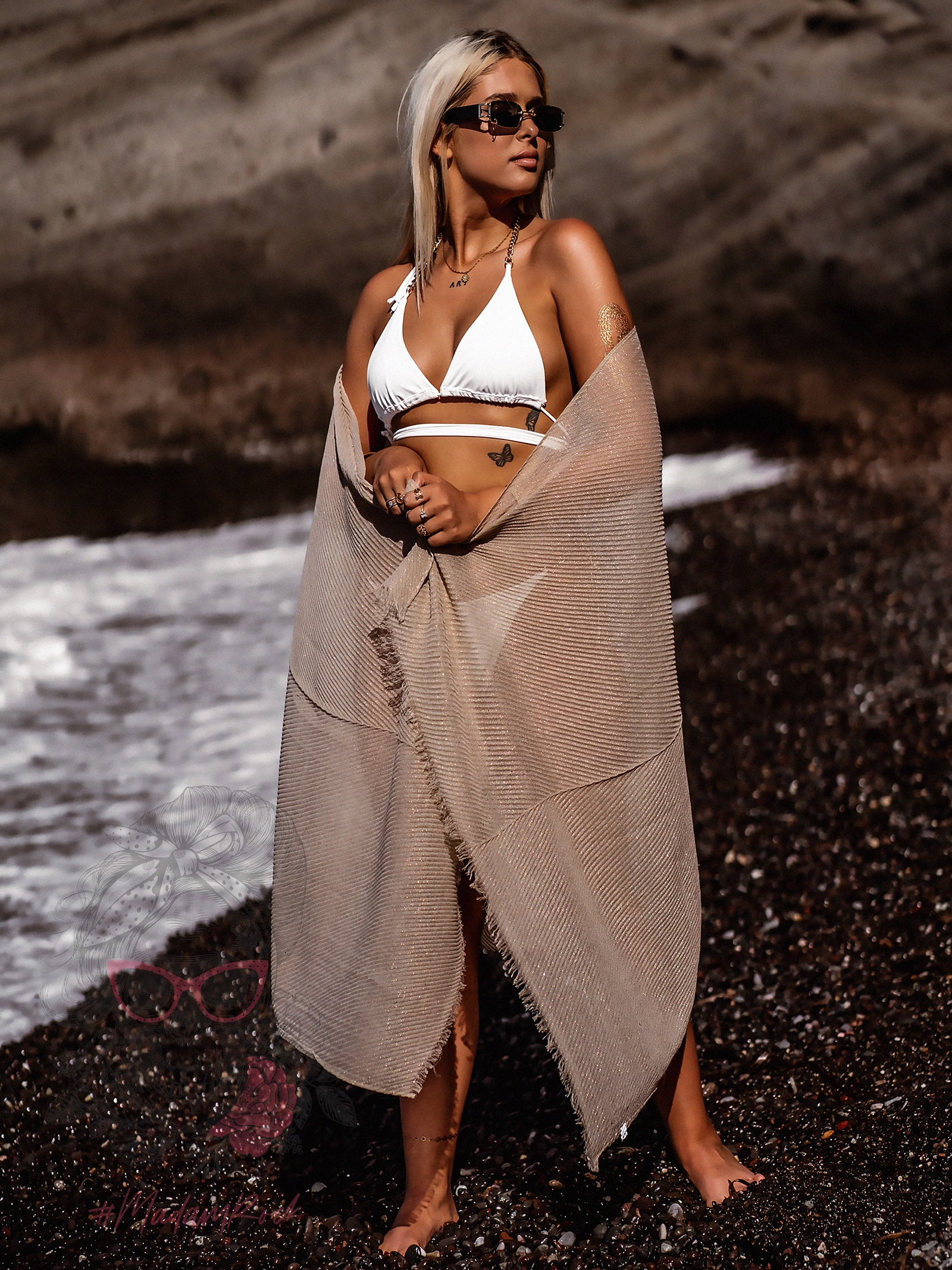 Chusta wakacyjna ze złotą nitką Oear c. beż