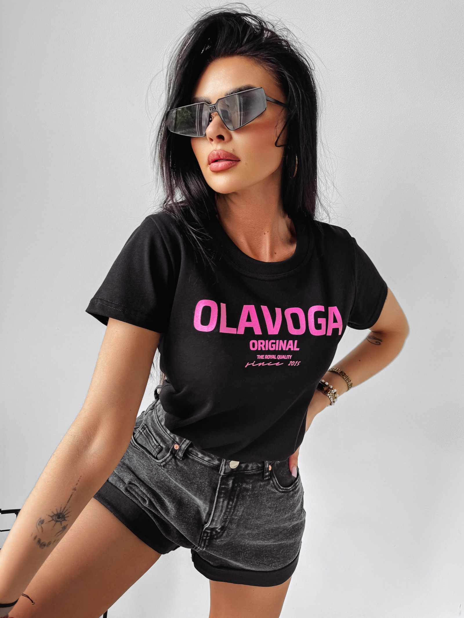 T-shirt przylegający WHISPER OLAVOGA czarny