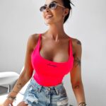 Body gładkie Doolie Ola Voga neonowy róż