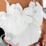 Top gorsetowy z kwiatami Lopei ecru