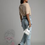 Crop top ze ściąganiem w pasie YoYo beżowy