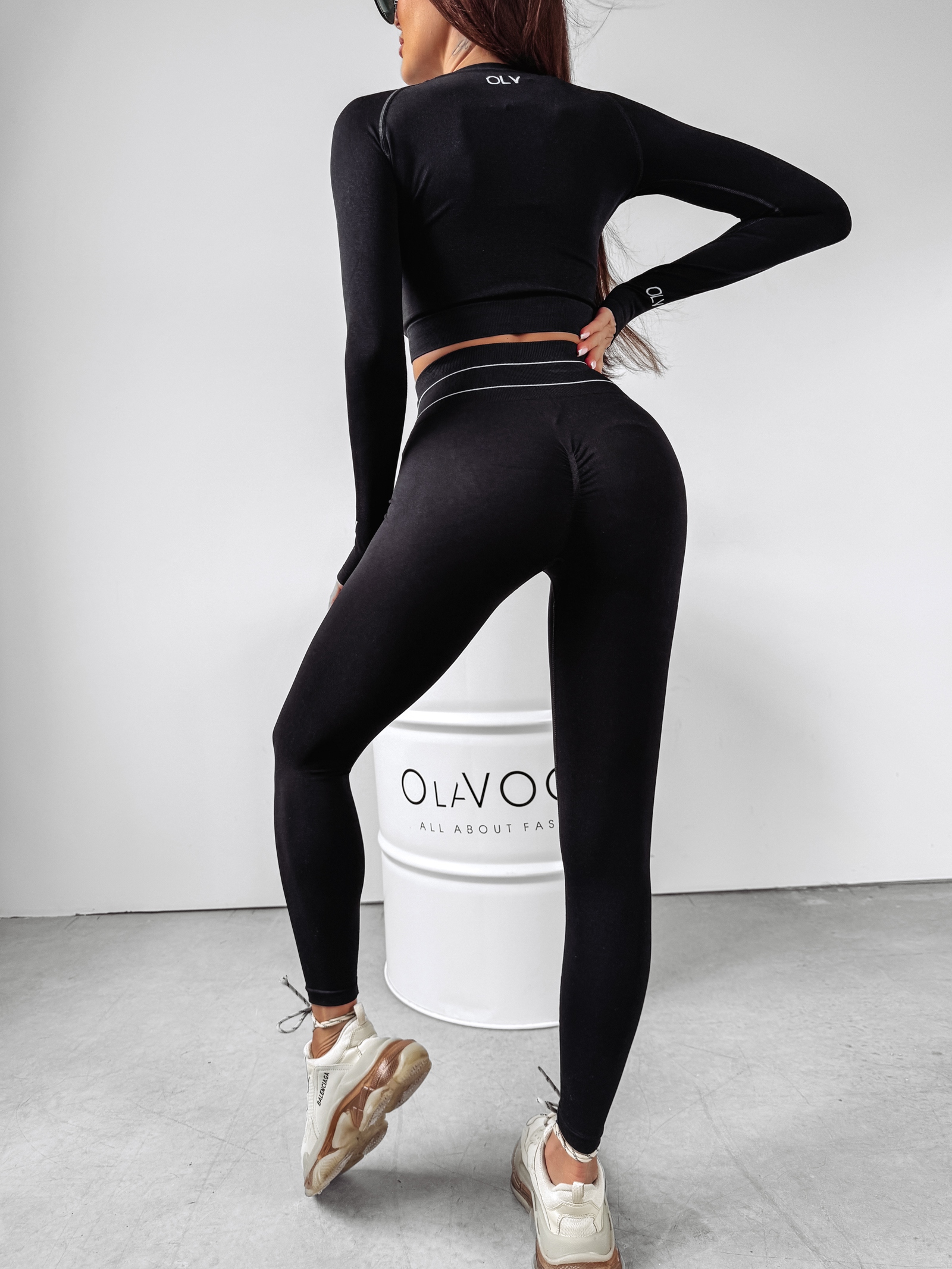 Komplet dopasowany sportowy MEG OLAVOGA czarny Komplet dopasowany sportowy MEG OLAVOGA czarny