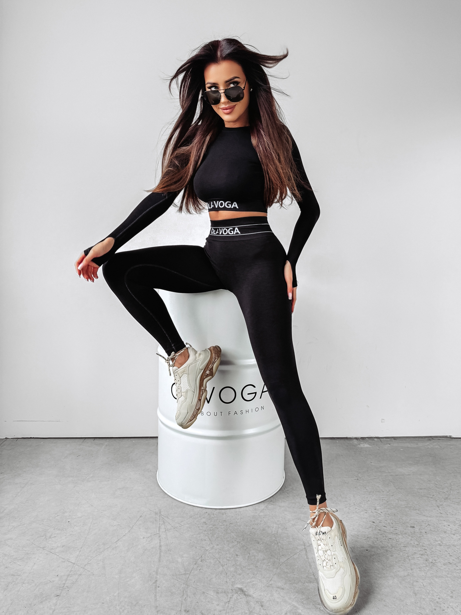 Komplet dopasowany sportowy MEG OLAVOGA czarny Komplet dopasowany sportowy MEG OLAVOGA czarny