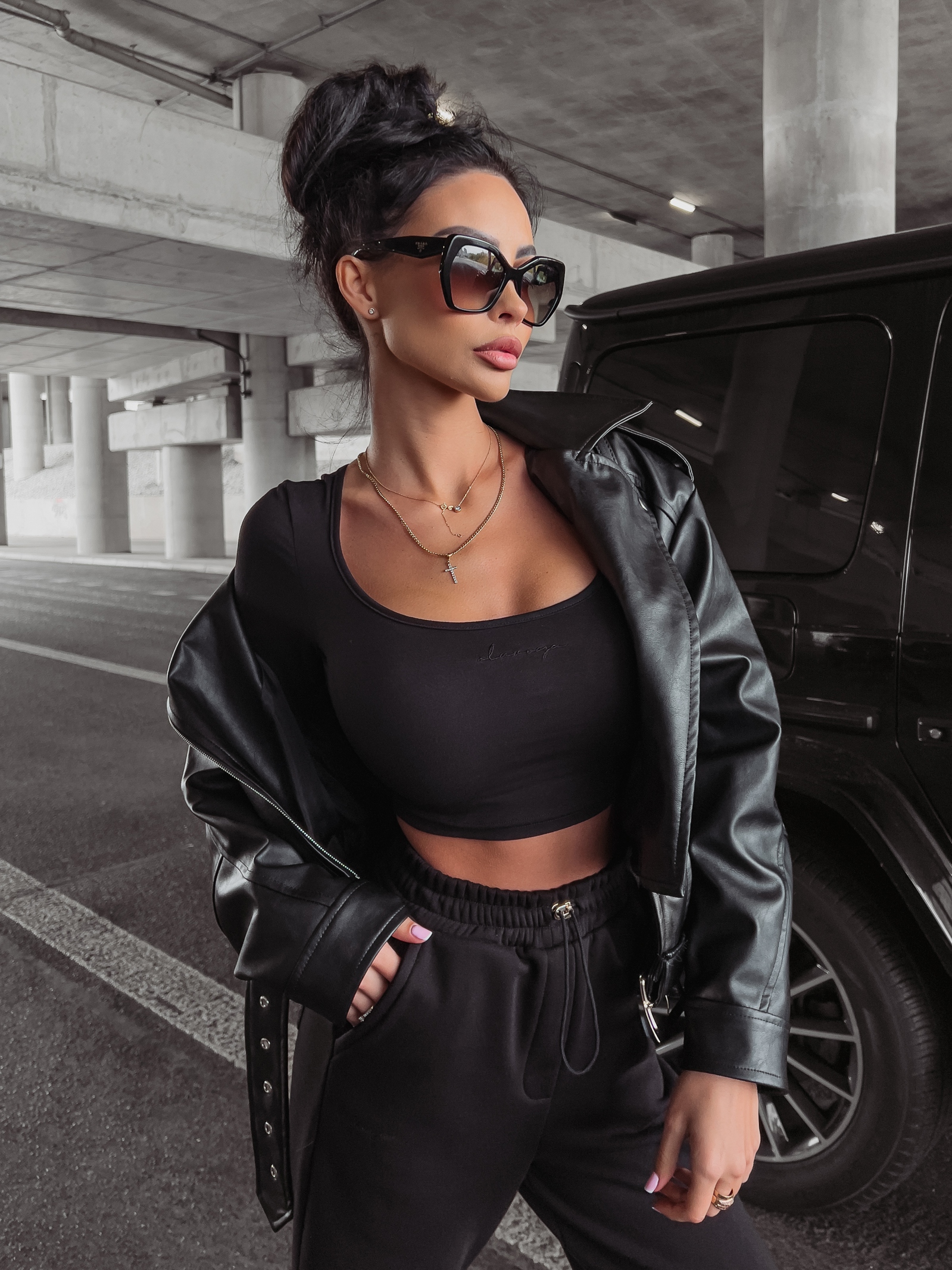 Top krótki bawełniany basic AKIKO OLAVOGA czarny Top krótki bawełniany basic AKIKO OLAVOGA czarny