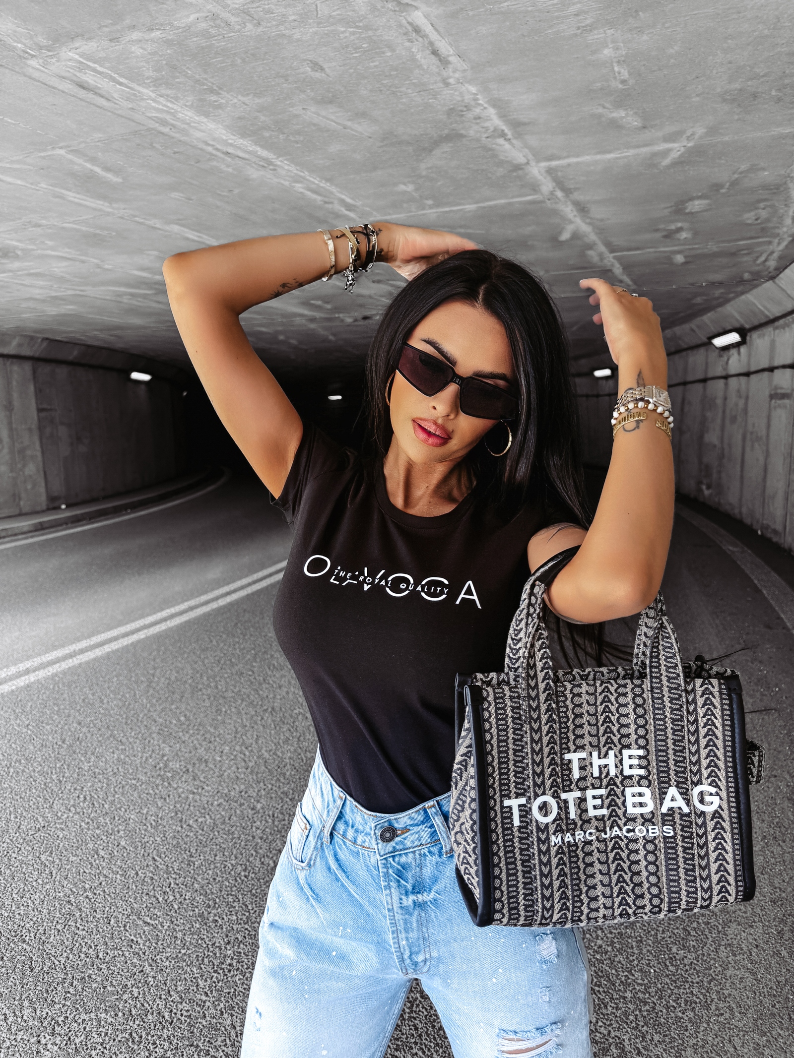 T-shirt klasyczny damski SPLIT OLAVOGA czarny T-shirt klasyczny damski SPLIT OLAVOGA czarny