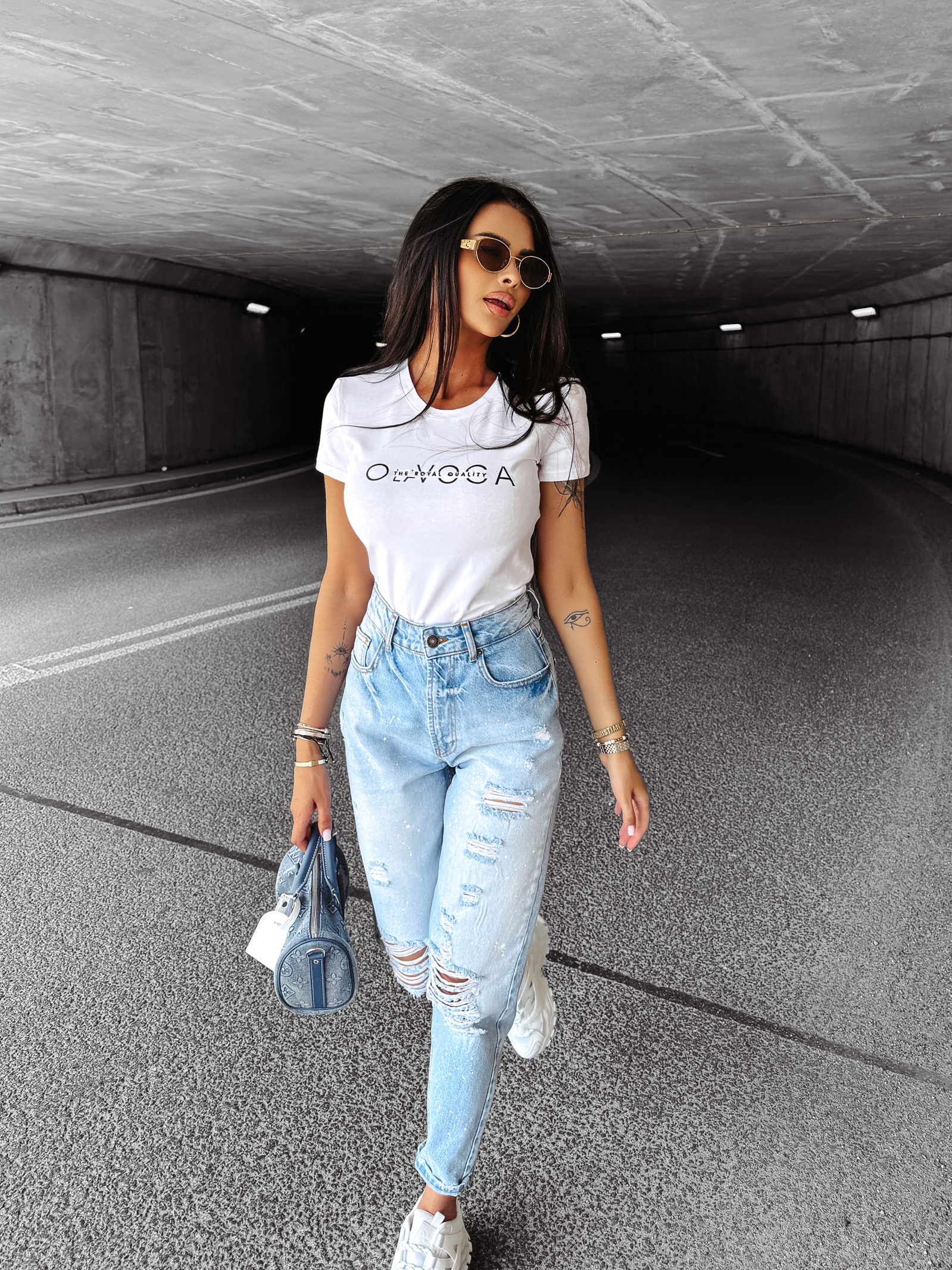 T-shirt klasyczny damski SPLIT OLAVOGA biały