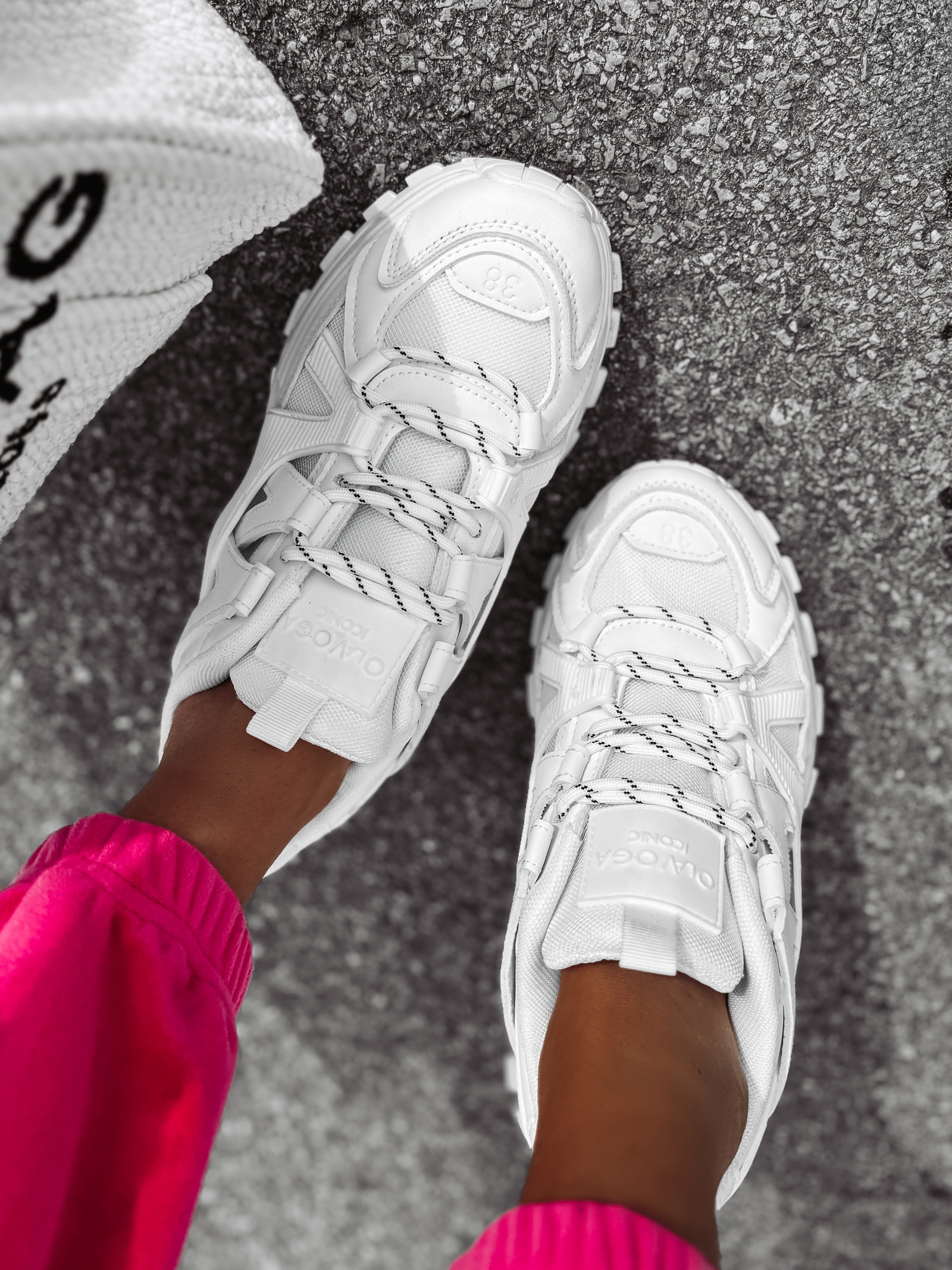Buty sportowe damskie ICONIC OLAVOGA białe