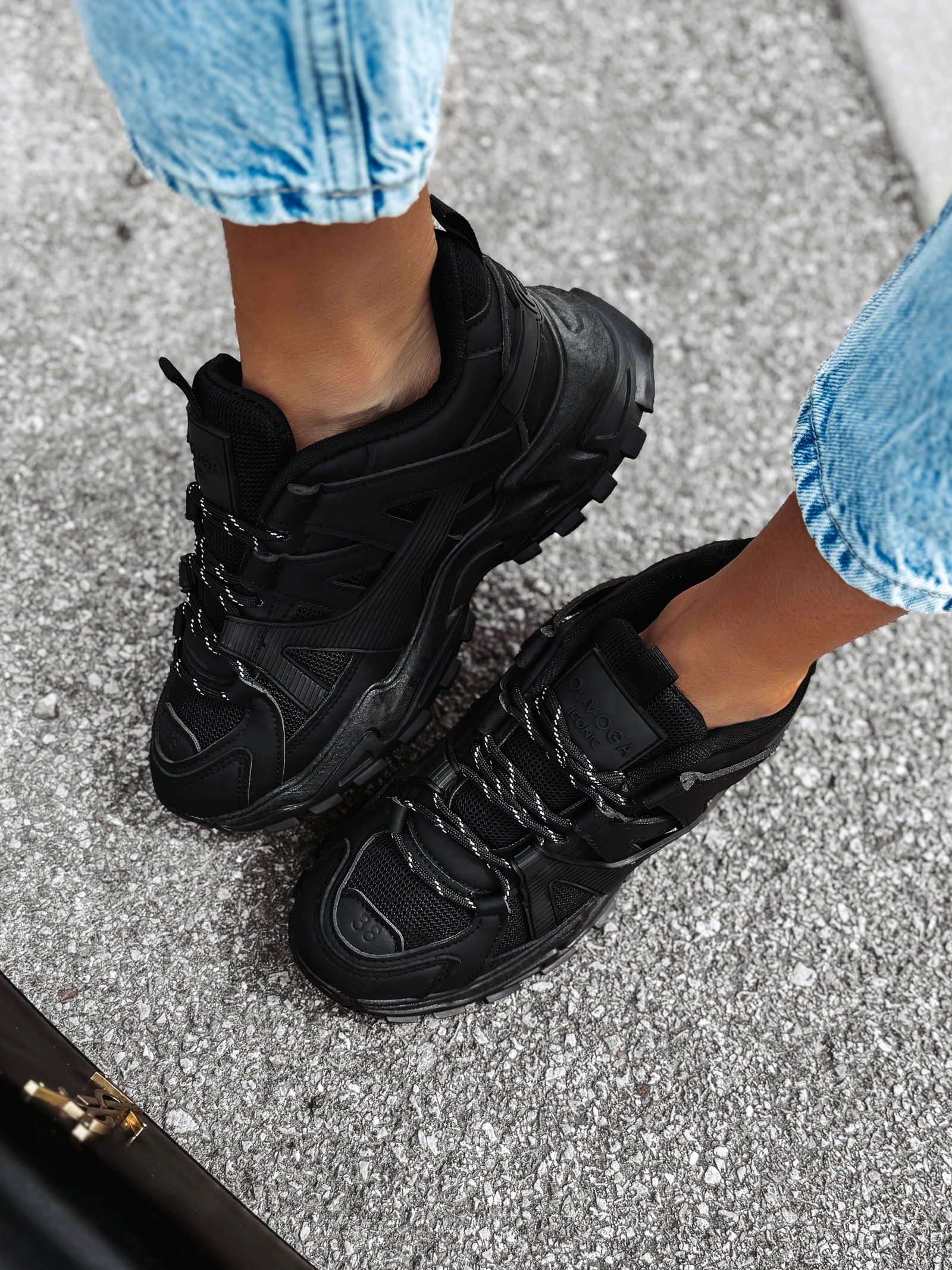 Buty sportowe damskie ICONIC OLAVOGA czarne