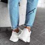 Spodnie przecierane mom jeans MESS OLAVOGA jasnoniebieskie