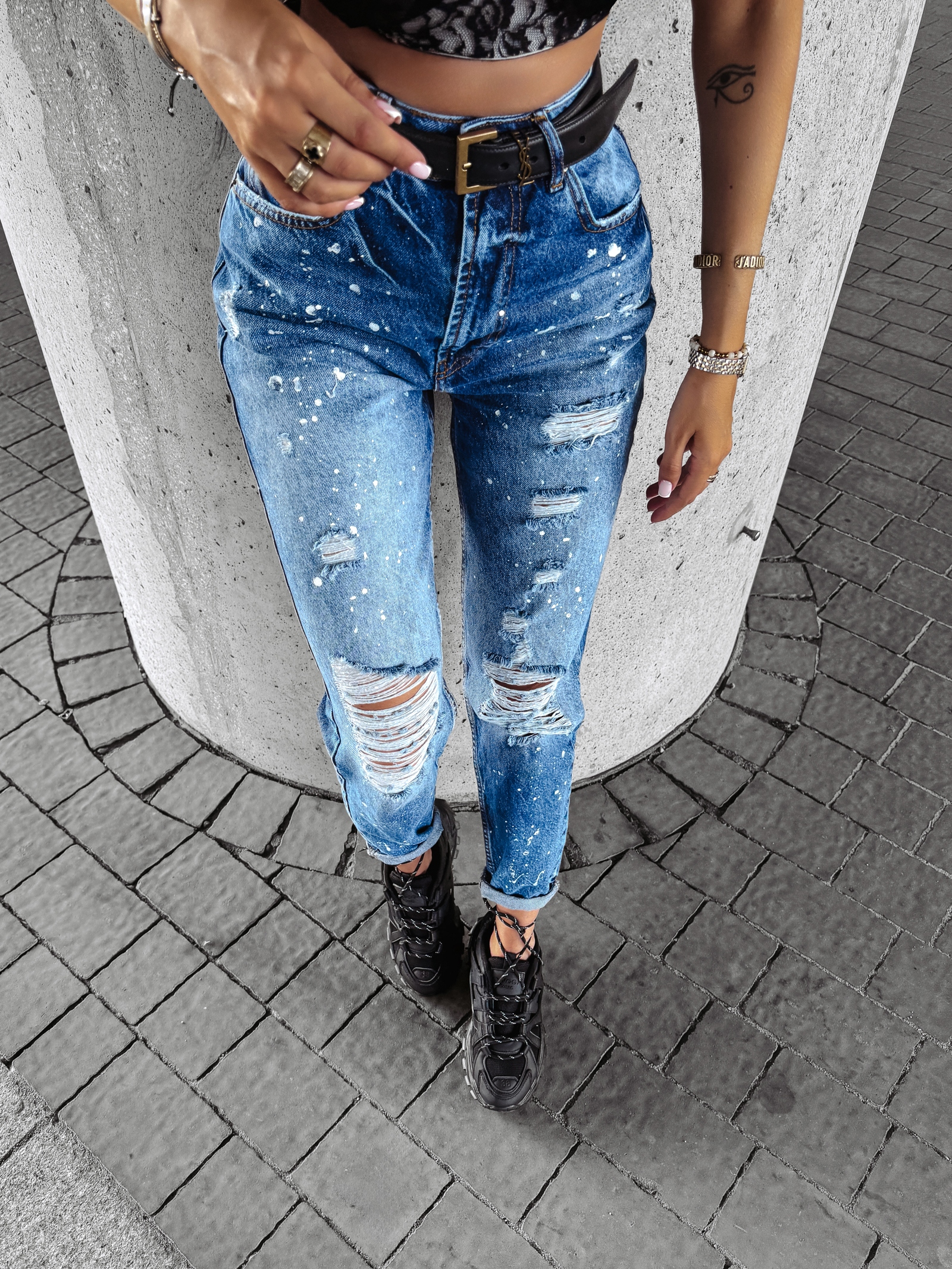 Spodnie przecierane mom jeans MESS OLAVOGA niebieskie Spodnie przecierane mom jeans MESS OLAVOGA niebieskie