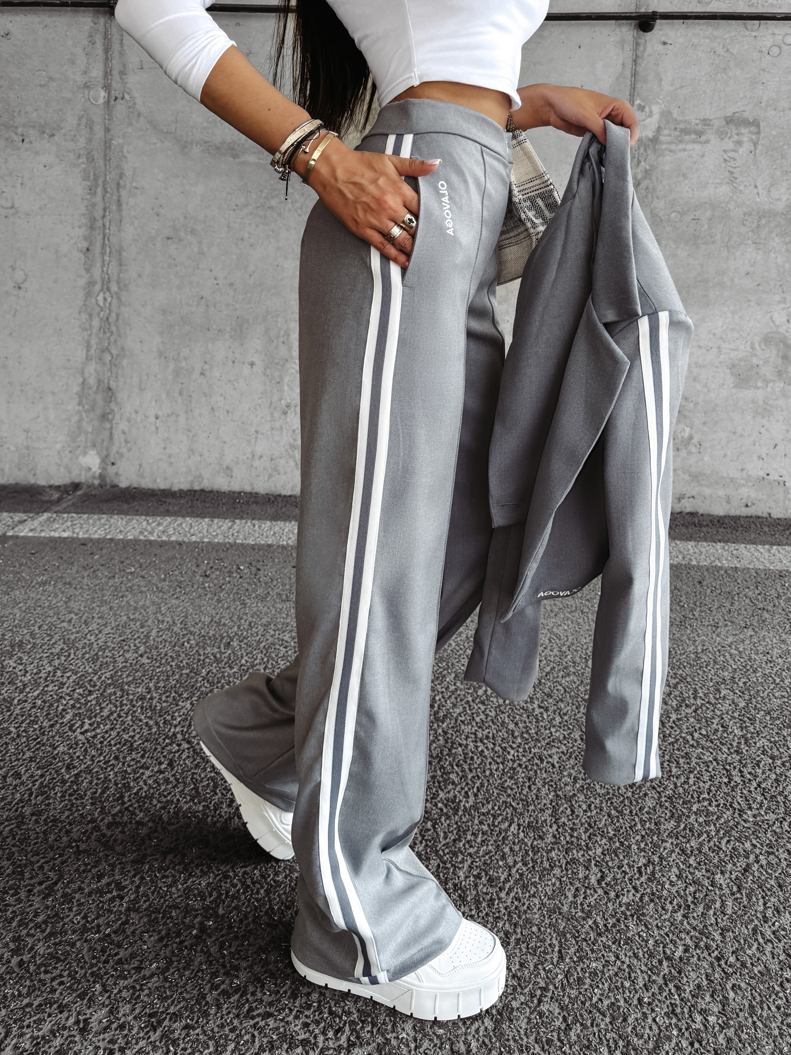 Spodnie eleganckie z lampasem VALOUR OLAVOGA szare Spodnie eleganckie z lampasem VALOUR OLAVOGA szare