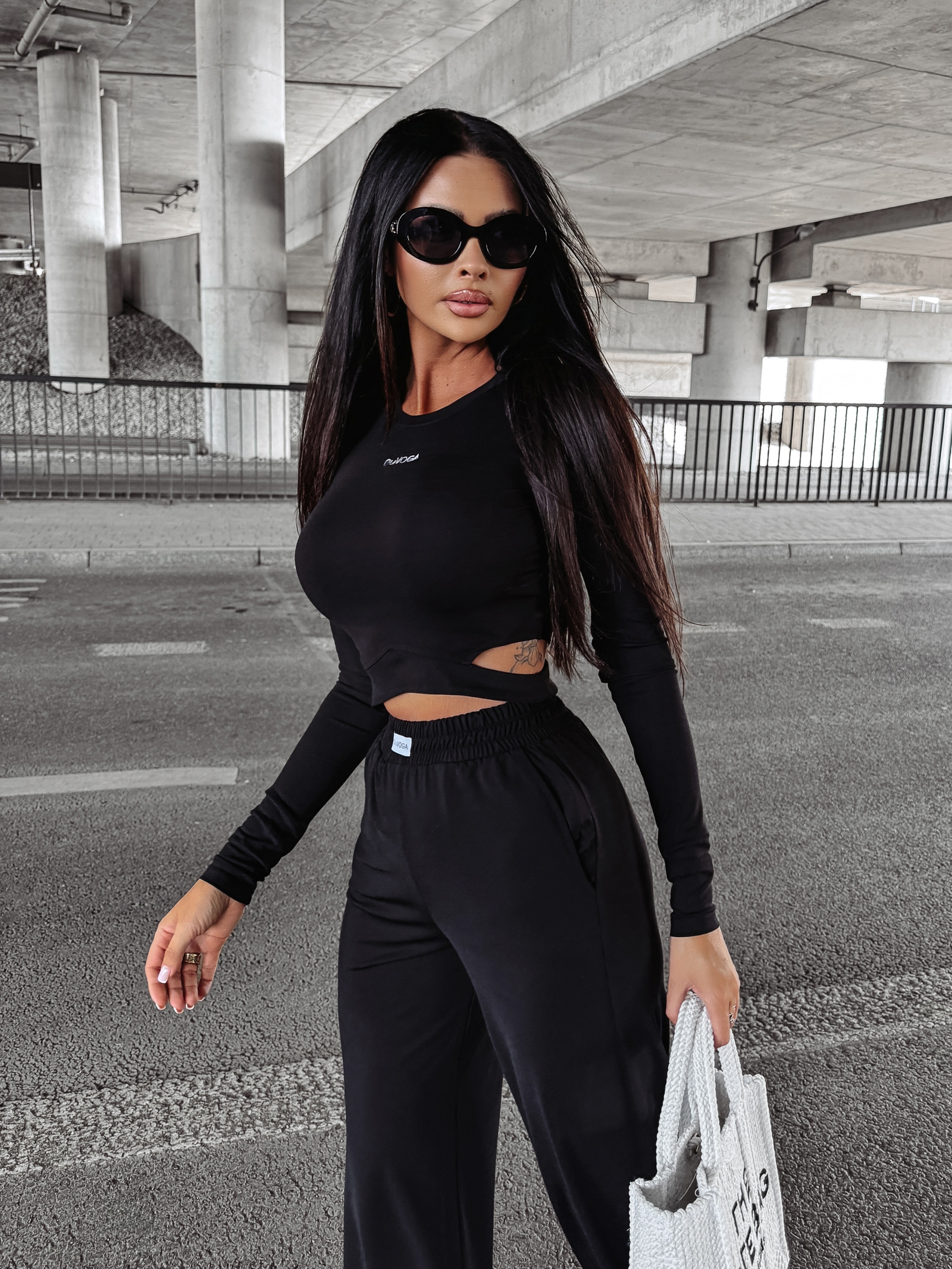 Komplet casualowy damski ARABELA OLAVOGA czarny Komplet casualowy damski ARABELA OLAVOGA czarny