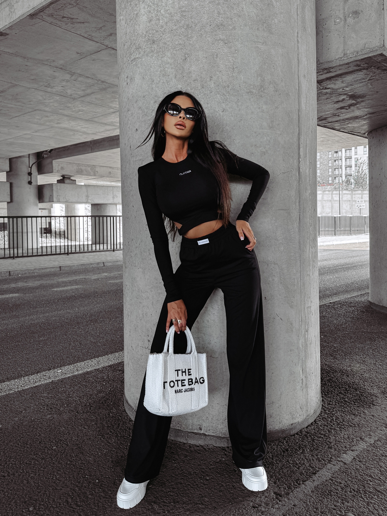 Komplet casualowy damski ARABELA OLAVOGA czarny Komplet casualowy damski ARABELA OLAVOGA czarny