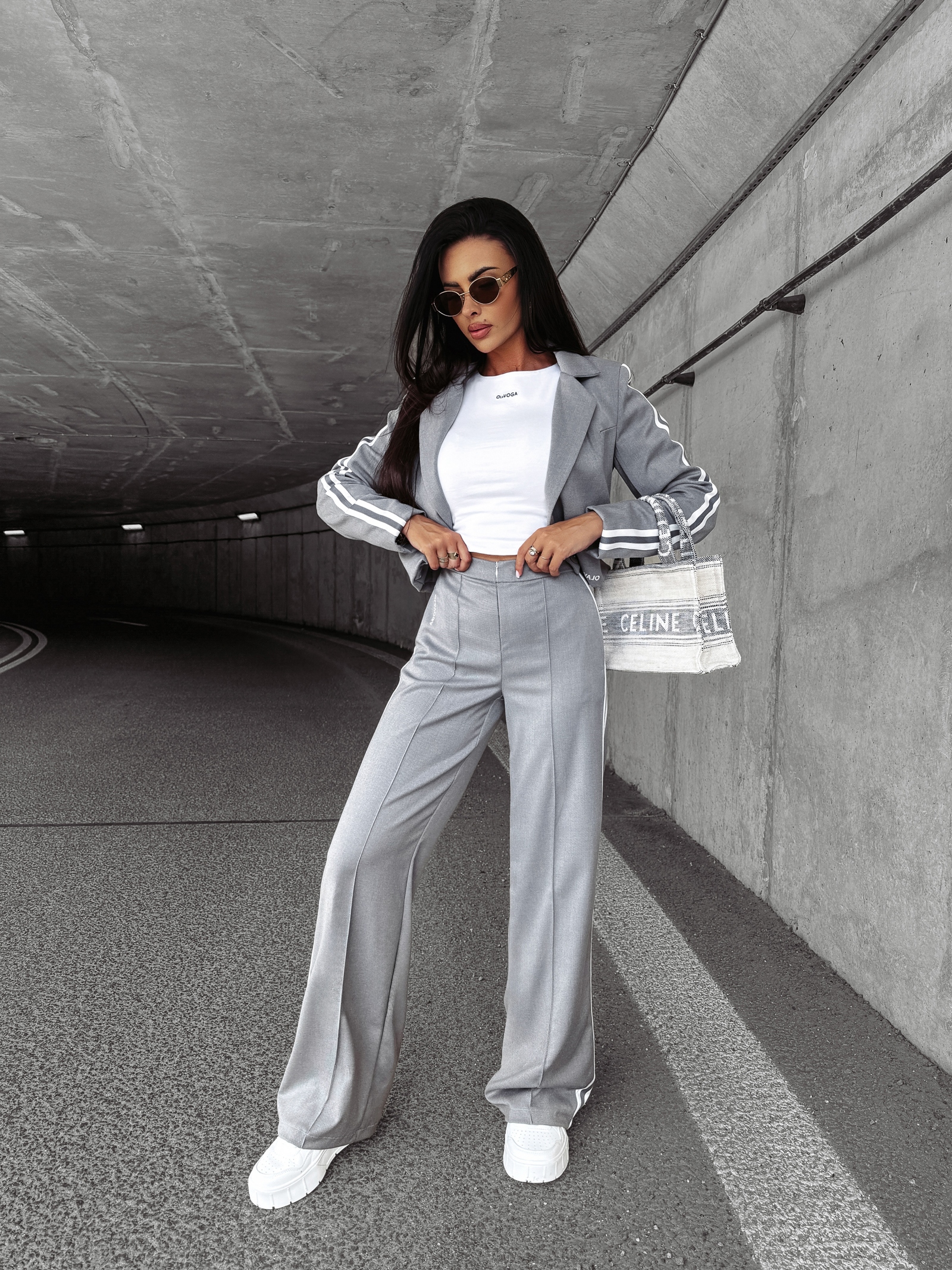 Marynarka krótka z lampasami HEATHER OLAVOGA szara Marynarka krótka z lampasami HEATHER OLAVOGA szara