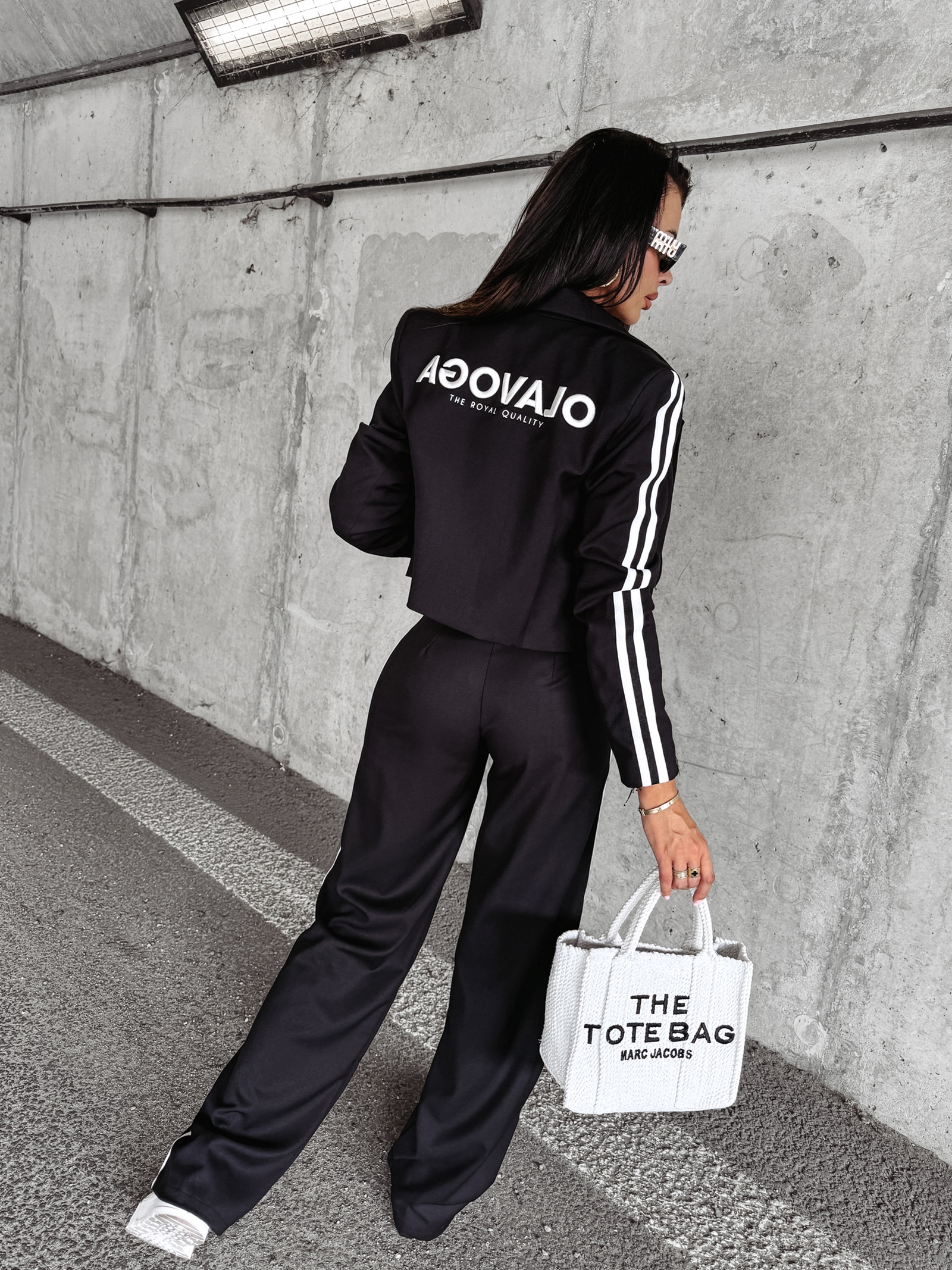 Marynarka krótka z lampasami HEATHER OLAVOGA czarna Marynarka krótka z lampasami HEATHER OLAVOGA czarna