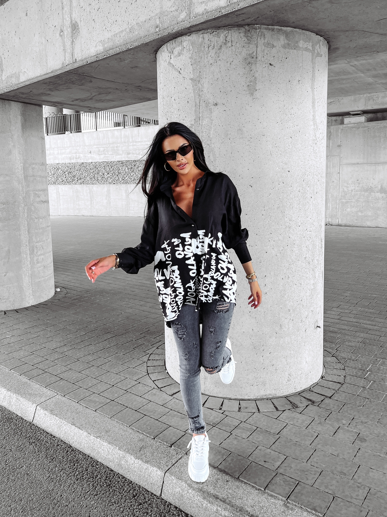 Koszula oversize z nadrukiem BLACKMORE OLAVOGA czarna Koszula oversize z nadrukiem BLACKMORE OLAVOGA czarna