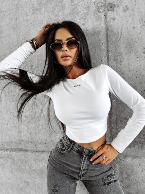 Bluzka z minimalistycznym logo ATTIRE OLAVOGA biała